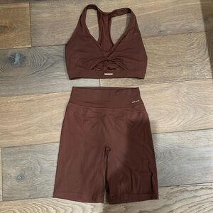 Gym shark Whitney Simmons set